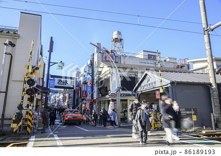 戸越銀座駅前 商店街と人通り 東京都品川区 戸越銀座駅前 商店街と人通り 東京都品川区 86189193