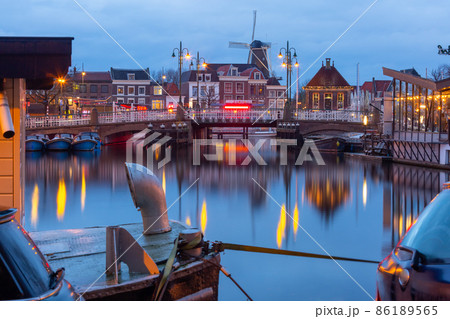 Leiden canal with Windmill De Valk 86189565