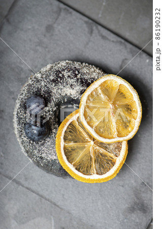 Lemon and Blueberry Doughnut 86190232