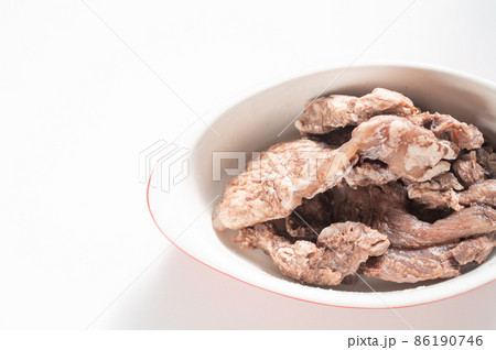 冷凍牛筋肉自然解凍中 86190746