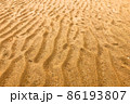 風が作った砂浜の模様 86193807