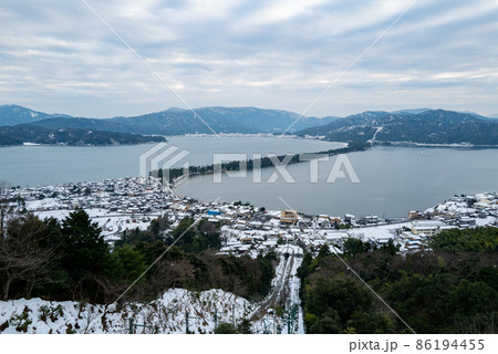 笠松公園から見る雪化粧の天橋立 笠松公園から見る雪化粧の天橋立 86194455