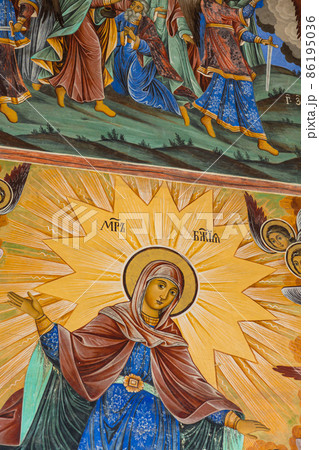 ブルガリア　世界遺産、リラ修道院の聖堂のフレスコ画 86195036