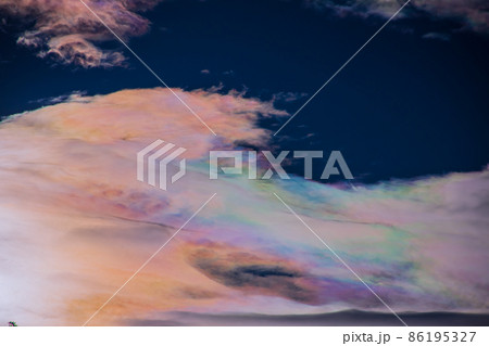 彩雲 さいうん 虹色の雲の写真素材 [86195327] - PIXTA