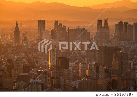 《東京都》東京都心の夕暮れ 86197297