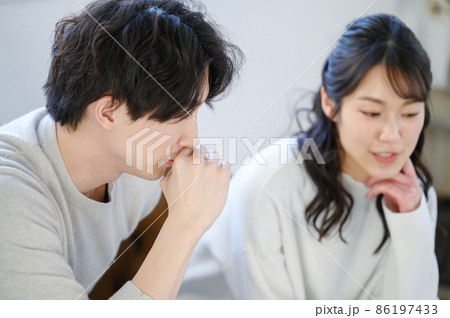 離婚や別れ話に使えそうなイメージ 離婚や別れ話に使えそうなイメージ 86197433