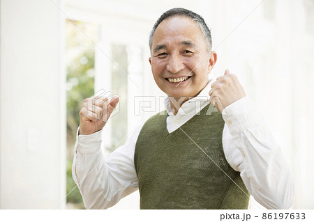 元気で健康的なシニア男性1人 86197633