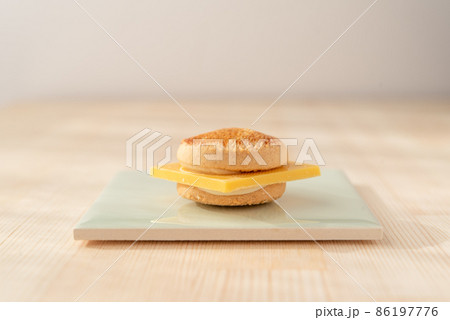 チーズバーガーのお菓子 86197776