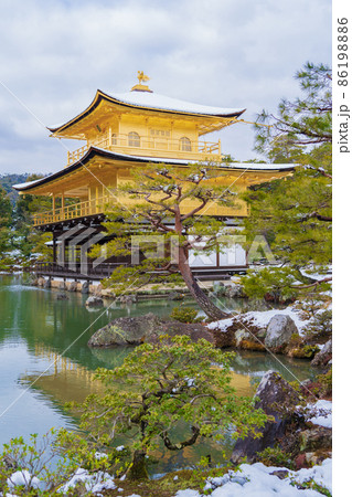 京都 金閣寺 雪をかぶった金閣 京都 金閣寺 雪をかぶった金閣 86198886