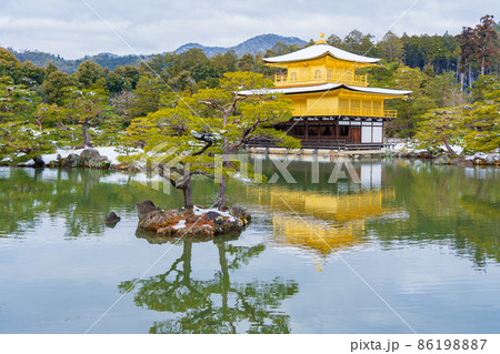 京都 金閣寺 雪をかぶった金閣 京都 金閣寺 雪をかぶった金閣 86198887