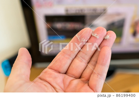 テレビ画面の埃チェック テレビ画面の埃チェック 86199400