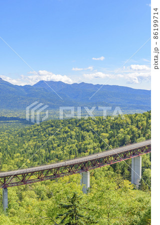 晩夏 北海道　三国峠からの展望 86199714