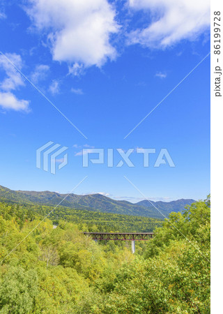 晩夏 北海道　三国峠からの展望 86199728