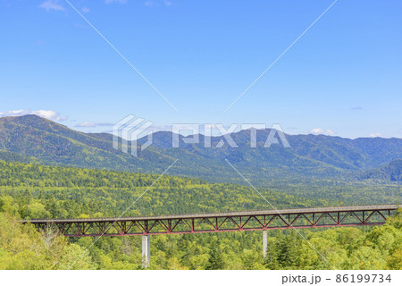 晩夏 北海道　三国峠からの展望 86199734