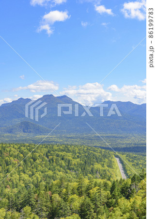晩夏 北海道　三国峠からの展望 86199783