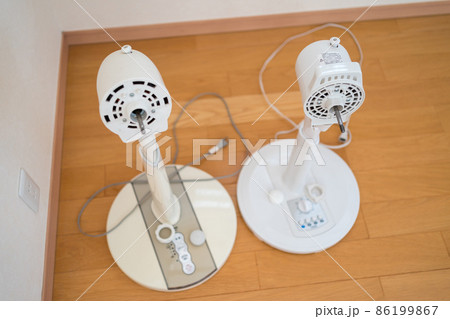 扇風機の羽根とカバーを外す 扇風機の羽根とカバーを外す 86199867