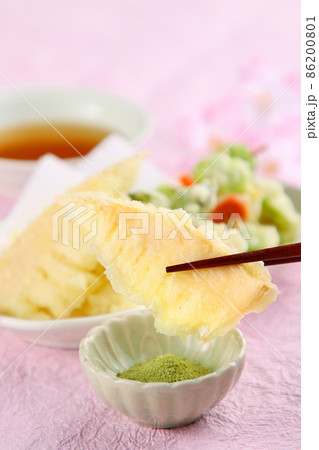旬の食材を使った炊き込みご飯と天ぷら 86200801