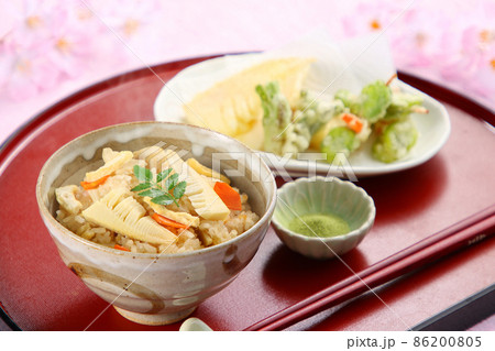 旬の食材を使った炊き込みご飯と天ぷら 86200805