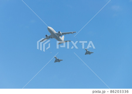 ドイツ空軍A310MRTT空中給油機とEF-2000ユーロファイター ドイツ空軍A310MRTT空中給油機とEF-2000ユーロファイター 86203336