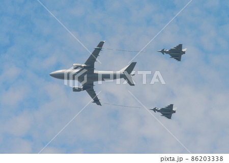 ドイツ空軍A310MRTT空中給油機とEF-2000ユーロファイター 86203338