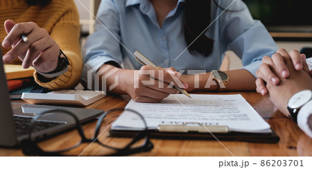 business team explains about fund investment to the customer via video call by laptop computer business team explains about fund investment to the customer via video call by laptop computer 86203701