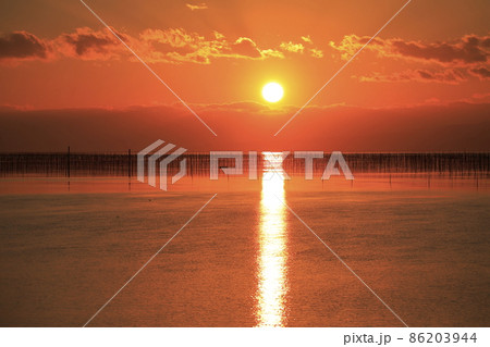 大牟田市　有明海　海苔畑の夕暮れ、 86203944
