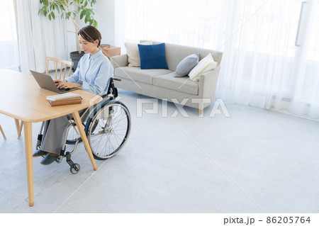 車椅子 30代女性 住環境 車椅子 30代女性 住環境 86205764