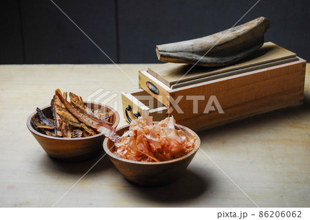 日本の出汁の鰹節 86206062