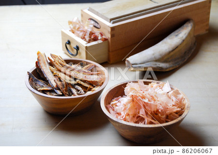 日本の出汁の鰹節 86206067