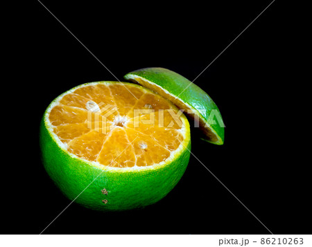 Tangerine orange was slashed to orange flesh inside Tangerine orange was slashed to orange flesh inside 86210263