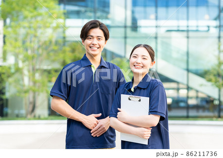 若い介護スタッフ　撮影協力「LINK FOREST」 86211736