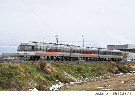 高山本線　婦中鵜坂－西富山　JR東海　キロ85-1（名古屋）　ワイドビューひだ 86212372
