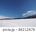 雪原と青空とサイロ 86212676