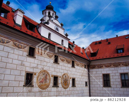 チェスキークルムロフの歴史あるホテルの中庭 チェスキークルムロフの歴史あるホテルの中庭 86212928