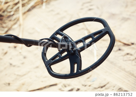 metal detector in action 86213752