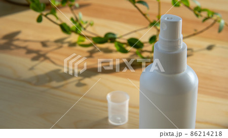 プラスチック製スプレーボトル 86214218