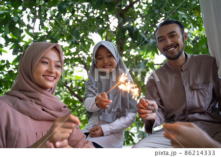 father, mother and daughter lit fireworks together to celebrate father, mother and daughter lit fireworks together to celebrate 86214333