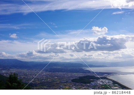 香川県　稲積山から観音寺市街・四国中央市方面を望む 86218448