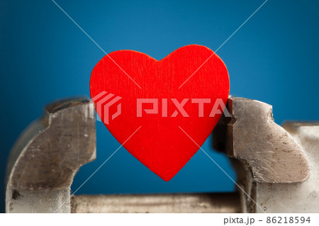 red heart in the vice tool 86218594