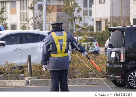駐車場　警備員 86218637