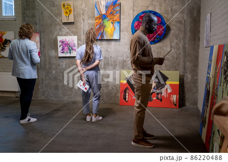 Group of people visiting the art gallery Group of people visiting the art gallery 86220488