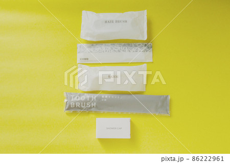 袋入りの使い捨てプラスチック製品12品目（ヘアブラシ・櫛・カミソリ・ハブラシ・シャワーキャップ） 86222961