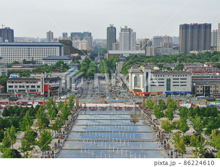 中国 西安市 大雁塔第七層から北側の街並みを望む 中国 西安市 大雁塔第七層から北側の街並みを望む 86224610