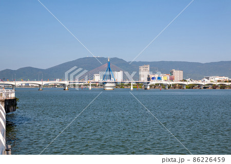 吊り橋 漢江 ベトナムの 86226459