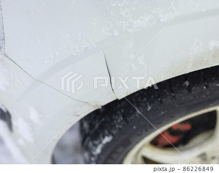 車のバンパー割れ 車のバンパー割れ 86226849