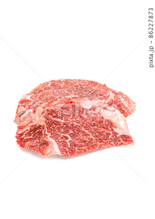 ステーキ用の牛ヒレ肉二枚【チラシ用素材】 86227873