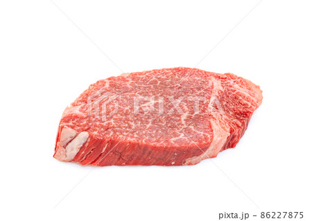 ステーキ用の牛ヒレ肉一枚【チラシ用素材】 86227875