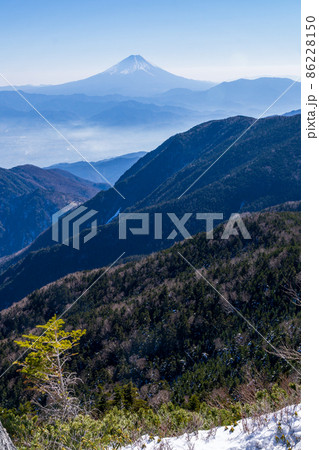富士山 薬師岳からのぞむ 冬 富士山 薬師岳からのぞむ 冬 86228150
