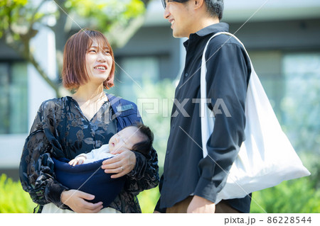 ファミリー　屋外 86228544