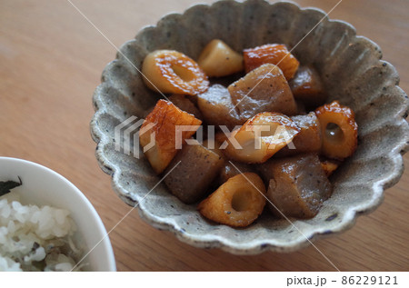こんにゃくとちくわの甘辛煮 86229121
